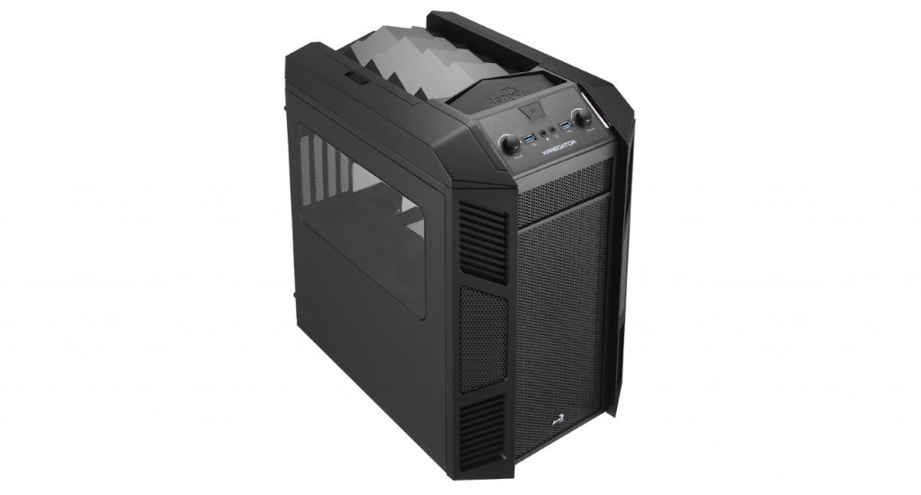 КОРПУС AEROCOOL XPREDATOR CUBE ПОСТУПИЛ В ПРОДАЖУ